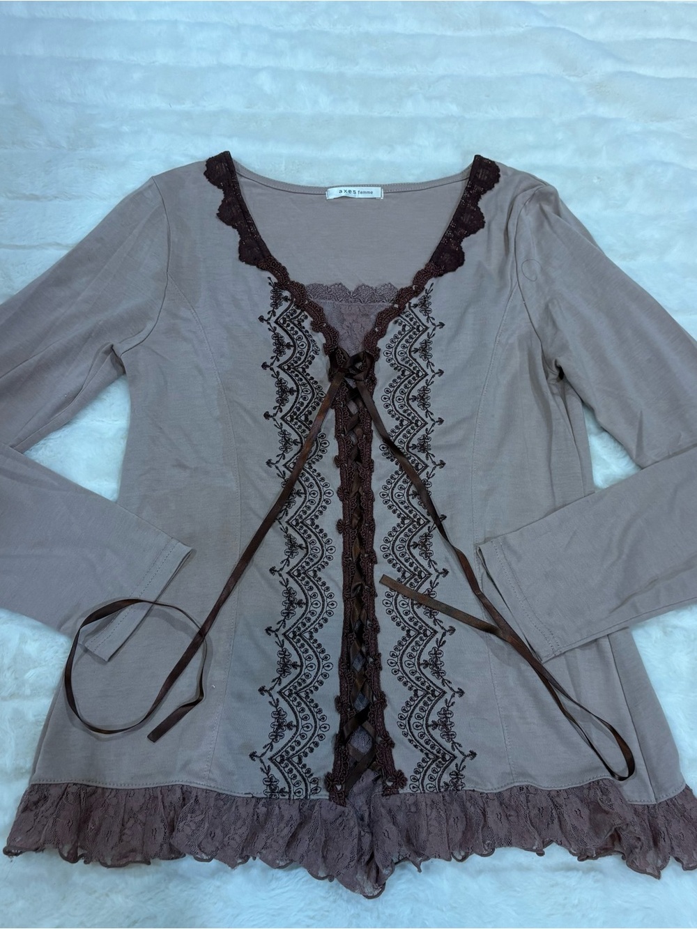 Women’s Taupe Lace-Trim Long Sleeve Tunic with Chocolate Accents